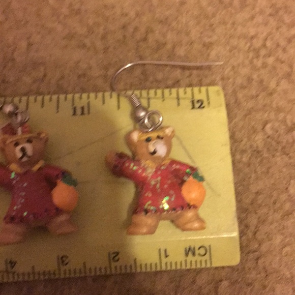 Used bear Thanksgiving fish hook earrings - Picture 2 of 2